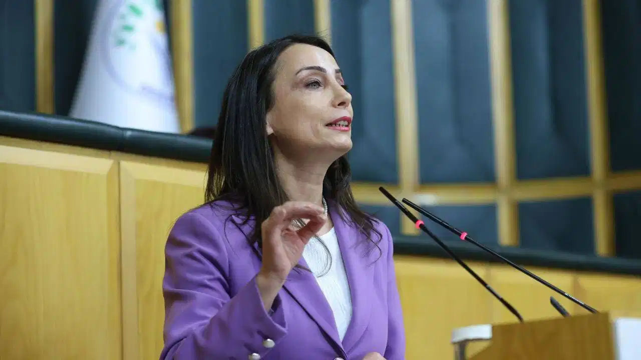 dem-partiden-akpye-cagri-gelin-covid-yasasini-ekleyelim-oybirligi-ile-cikaralim-FTiFTYRJ.jpg
